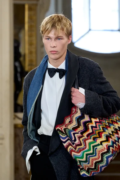Look 220